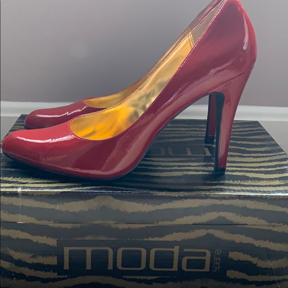 Red Moda Pumps/heels 👠🔥 - Picture 2 of 3
